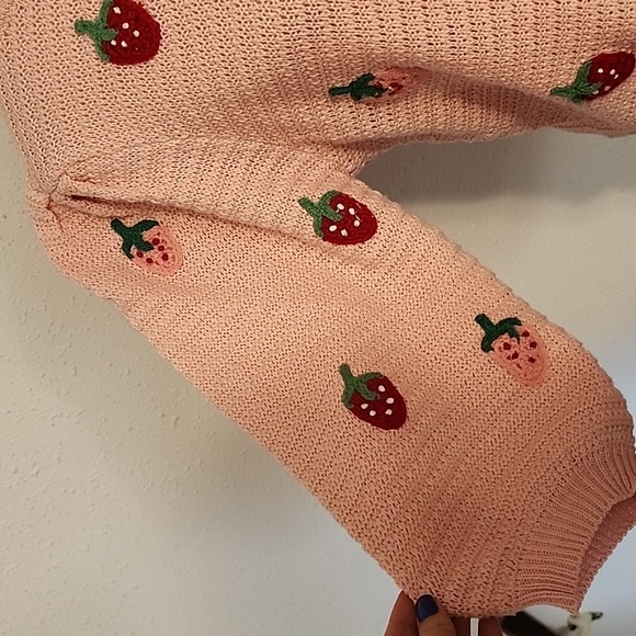PUFF SLEEVE STRAWBERRY DETAIL SWEATER - Picture 2 of 4